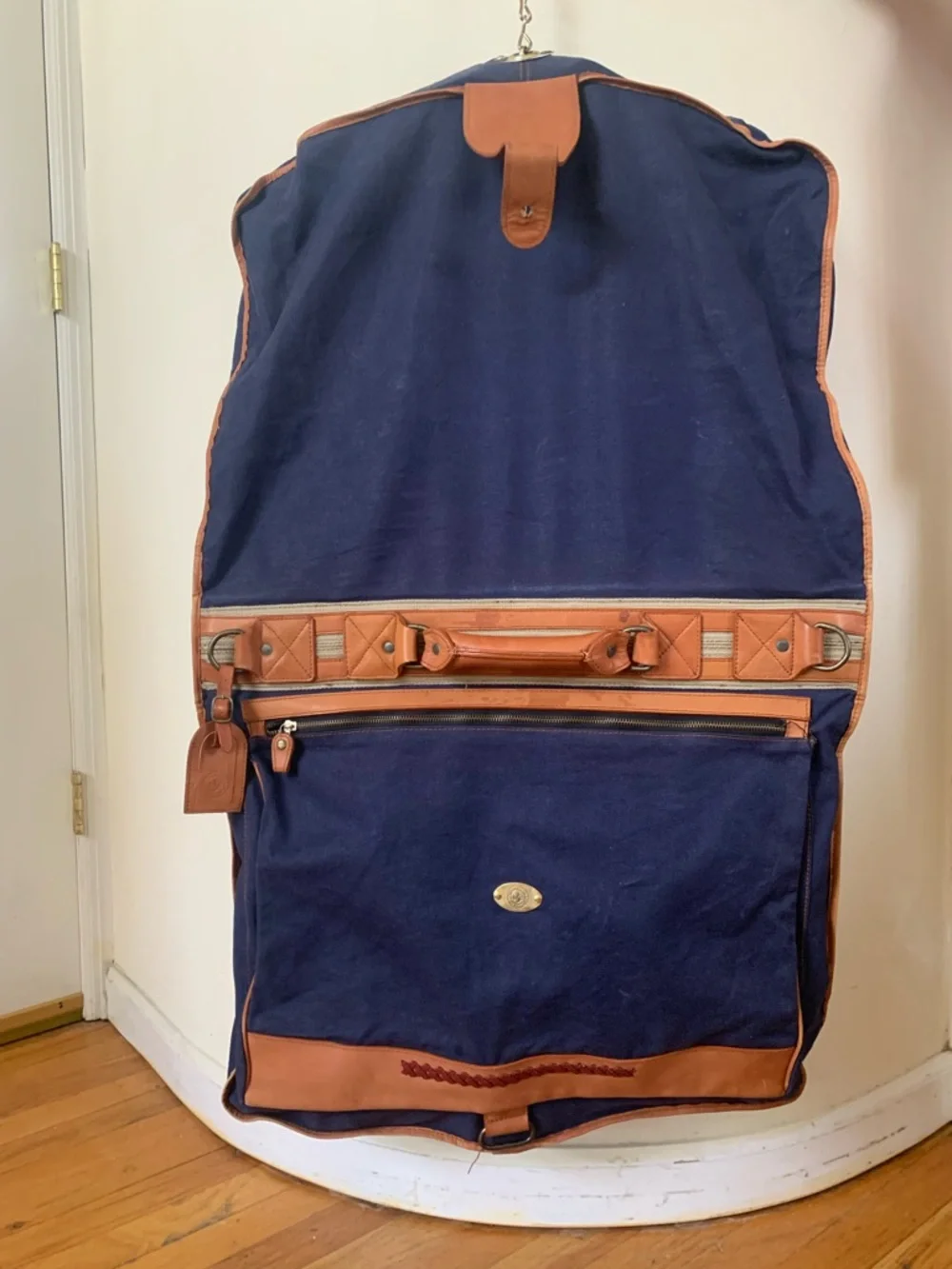 Rare vintage Navy United Colors of Benetton travel bag for suites and jackets